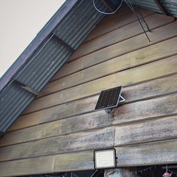 LED ηλιακός προβολέας 6W φυσικό λευκό 4000K με μαύρο σώμα και χειριστήριο V-TAC – 7822