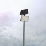 LED ηλιακός προβολέας 30W ψυχρό λευκό 6400K με μαύρο σώμα και χειριστήριο V-TAC – 7829
