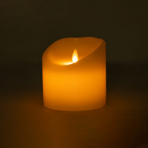 GloboStar® FIREFLAME 79541 Διακοσμητικό Realistic Κερί Παραφίνης με LED Εφέ Κινούμενης Φλόγας – Μπαταρίας & Ασύρματο Χειριστήριο IR Θερμό Λευκό 2700K Dimmable – Φ10 x Υ10cm