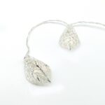 METAL LEAVES 10 LED ΛΑΜΠΑΚΙΑ ΣΕΙΡΑ ΜΠΑΤΑΡ.(3xAA) & ΧΡΟΝΟΔΙΑΚ (6ΟΝ/18OFF) ΘΕΡΜΟ ΛΕΥΚΟ ΑΣΗΜΙ ΜΕΤΑΛΛ ACA – FMSLEAF10WW2AT