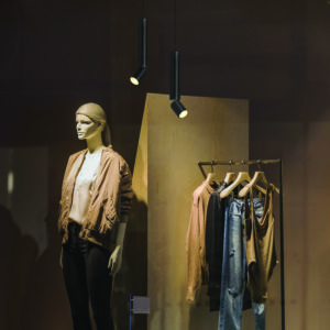 ΚΡΕΜΑΣΤΟ ΦΩΤΙΣΤΙΚΟ 1XGU10 BABEL ΜΑΥΡΟ ΜΕΤ/ΚΟ IP20 D5,6XD8XH140CM ACA DECOR – RA3551PBK