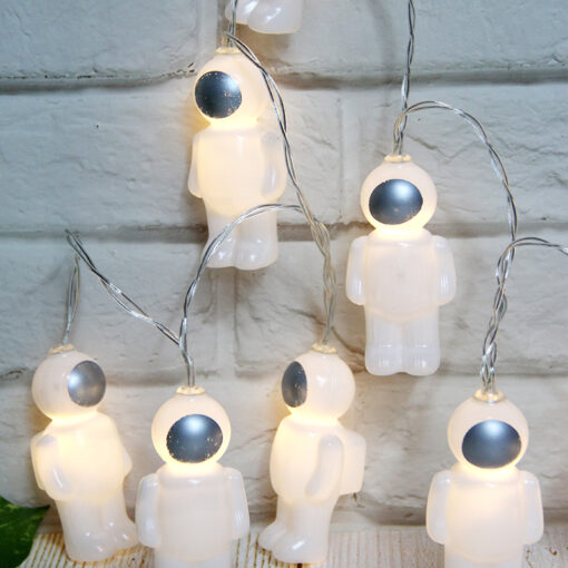 SILICONE PLASTIC SPACEMEN, 10LED ΛΑΜΠΑΚΙΑ ΣΕΙΡΑ ΜΠΑΤ(2xAA) ΘΕΡΜ ΛΕΥΚ IP20 135+30cm ΔΙΑΦ ΚΑΛΩΔ ΤΡΟΦ ACA – X05101110