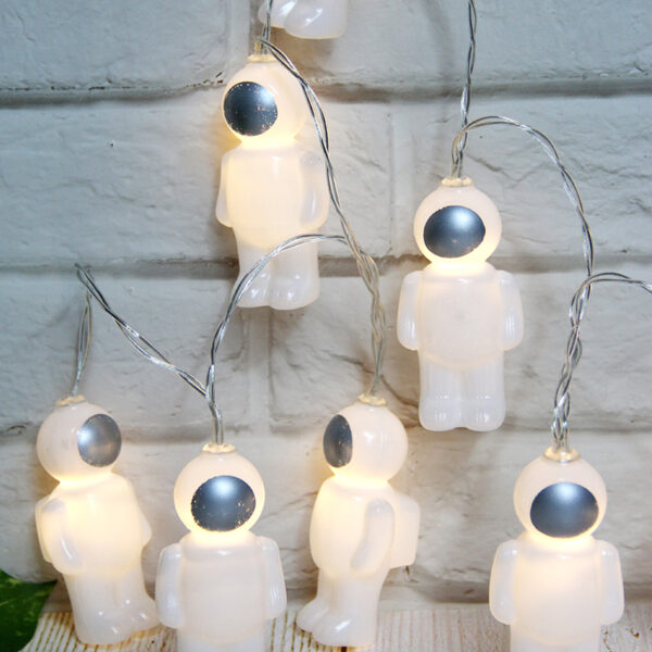 SILICONE PLASTIC SPACEMEN, 10LED ΛΑΜΠΑΚΙΑ ΣΕΙΡΑ ΜΠΑΤ(2xAA) ΘΕΡΜ ΛΕΥΚ IP20 135+30cm ΔΙΑΦ ΚΑΛΩΔ ΤΡΟΦ ACA – X05101110