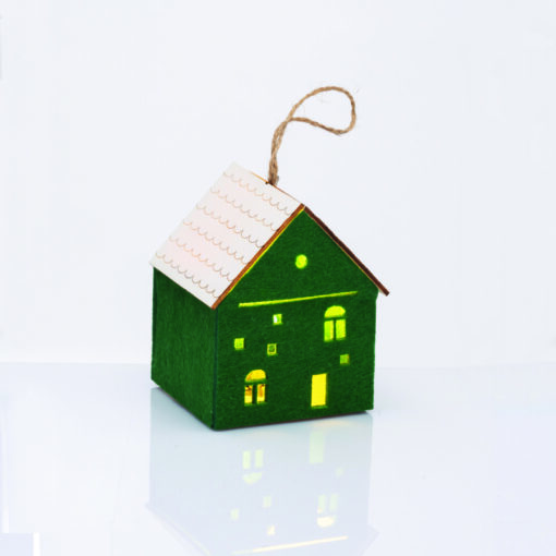 FELT HOUSE WOODEN ROOF ΠΡΑΣΙΝΟ 1 MINI LED ΔΙΑΚ ΘΕΡΜΟ ΛΑΜΠ ΜΠΑΤ 3*AG10 (ΣΥΜΠΕΡΙΛΑΜΒ) 8*8*9,6cm ACA – X09119258