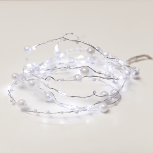 “PEARL” Σχέδιο 20 LED ΛΑΜΠΑΚ ΣΕΙΡΑ ΨΥΧΡΟ ΛΕΥΚΟ ΑΣΗΜΙ ΚΑΛΩΔ ΧΑΛΚΟΥ & ΜΠΑΤΑΡ 2xAA IP20 2m+10cm 1.2W ACA – XSW20W2APEARL