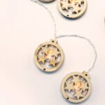 WOODEN CHRISTMAS MOTIFS ΣΤΡΟΓΓΥΛΟ ΑΣΤΕΡΙ 10 LED ΛΑΜΠΑΚ ΣΕΙΡΑ ΜΠΑΤΑΡ.(3xAA) ΘΕΡΜΟ ΛΕΥΚΟ IP20 ACA – XWBSTARS102A