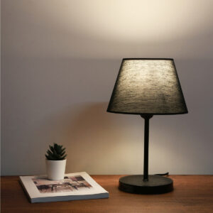 GloboStar® LARA 204-0074 Μοντέρνο Eπιτραπέζιο Φωτιστικό Μονόφωτο 1 x E27 IP20 Μαύρο Μέταλλο με Μαύρο Ύφασμα – Μ22 x Π22 x Υ36cm