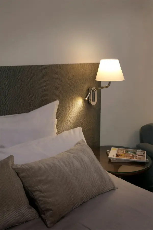 Faro Barcelona ETERNA Επιτοίχιο Φωτιστικό Χρωμίου- Μπεζ Χρώματος με Δεξί Αναγνώστη – 24006-11