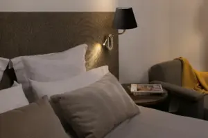 Faro Barcelona ETERNA Επιτοίχιο Φωτιστικό Χρωμίου, Μαύρου Χρώματος, με Δεξί Αναγνώστη – 24006-12