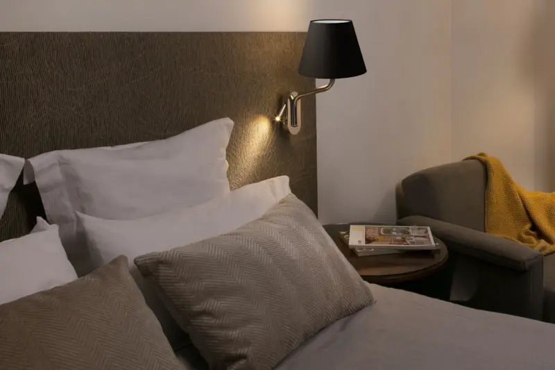 Faro Barcelona ETERNA Επιτοίχιο Φωτιστικό Χρωμίου, Μαύρου Χρώματος, με Δεξί Αναγνώστη – 24006-12