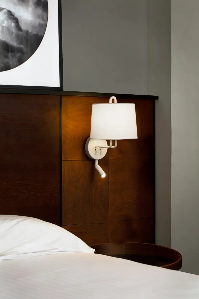 Faro Barcelona MONTREAL Επιτοίχιο Φωτιστικό Λευκού Χρώματος , με LED Αναγνώστη – 24032-01