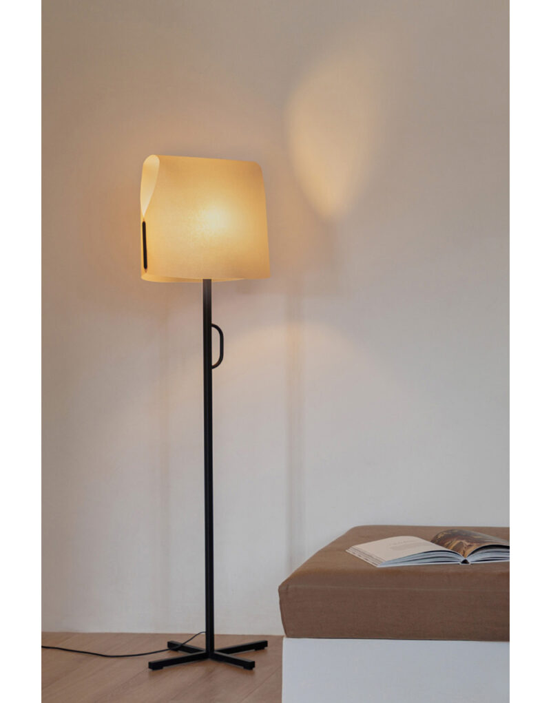 LUANG BLACK-CAMEL FLOOR LAMP 1XE27 – 1-FR23003-60