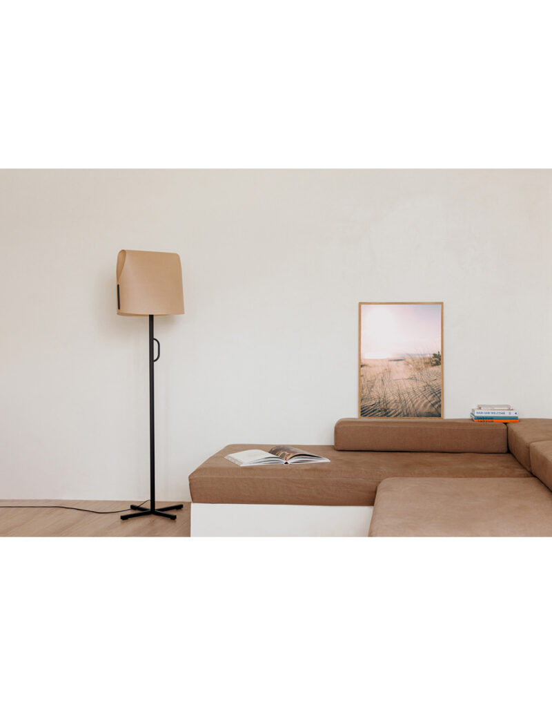 LUANG BLACK-CAMEL FLOOR LAMP 1XE27 – 1-FR23003-60