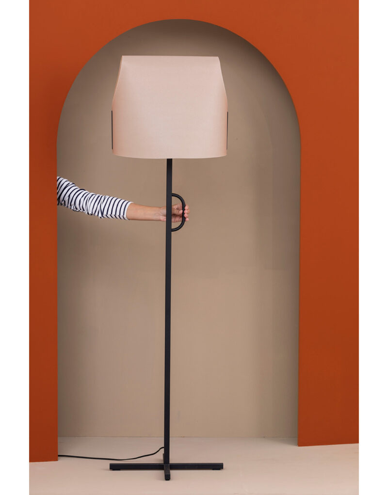 LUANG BLACK-CAMEL FLOOR LAMP 1XE27 – 1-FR23003-60