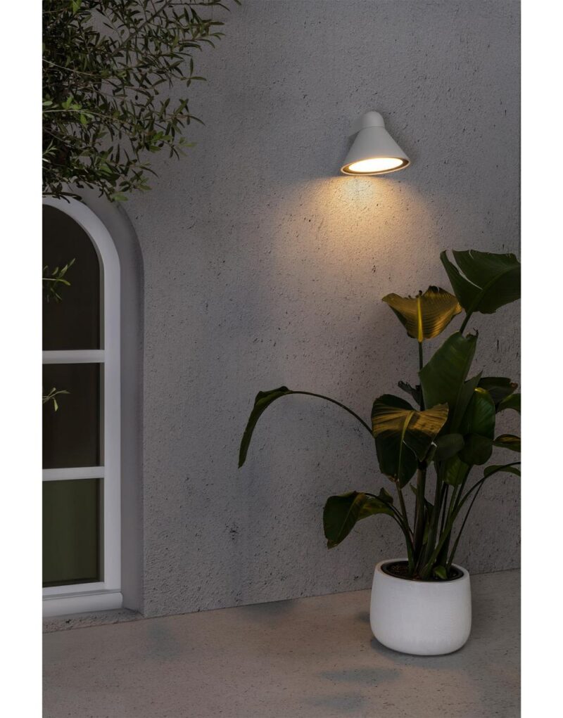 PALS WHITE WALL LAMP 1XE27 – 1-FR70290