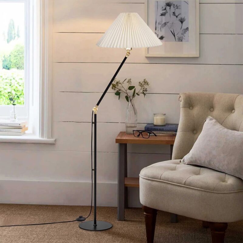 GloboStar® FLY 204-0127 Μοντέρνο Eπιδαπέδιο Φωτιστικό Μονόφωτο 1 x E27 IP20 Μαύρο & Χρυσό Μέταλλο με Μπεζ Ύφασμα – Μ38 x Π38 x Υ155cm