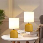 GloboStar® LOREN 204-0137 Μοντέρνο Eπιτραπέζιο Φωτιστικό Μονόφωτο 1 x E27 IP20 Κίτρινο Μέταλλο με Μπεζ        Ύφασμα – Μ15 x Π15 x Υ31cm