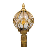 GloboStar® ETOILE 00985 Vintage Φωτιστικό Κολωνάκι Κήπου Μονόφωτο 1 x E27 Μπρονζέ Χρυσό Μεταλλικό Πλέγμα με Μελί Γυάλινη Μπάλα D18 x H102cm