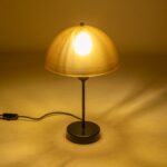 GLOBOSTAR® GAZETA 203-0297 Μοντέρνο Επιτραπέζιο Φωτιστικό Πορτατίφ με Ντουί 1 x E27 AC 220-240V IP20 – Μαύρο & Καφέ – Μ25 x Π25 x Υ39cm