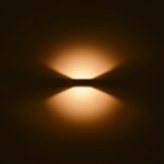 kelvo® AURA KLV-101-0118 Φωτιστικό Τοίχου / Απλίκα LED 7W 875lm 45° AC 220-240V Αδιάβροχο IP65 Θερμό Λευκό 2700K – Bridgelux COB Chip & TÜV SÜD Driver – Λευκό Ματ – Μ13 x Π15 x Υ4.5cm – 5 Χρόνια Εγγύηση