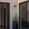 kelvo® AURA KLV-101-0116 Φωτιστικό Τοίχου / Απλίκα LED 7W 875lm 45° AC 220-240V Αδιάβροχο IP65 Θερμό Λευκό 2700K – Bridgelux COB Chip & TÜV SÜD Driver – Μαύρο Ματ – Μ13 x Π15 x Υ4.5cm – 5 Χρόνια Εγγύηση