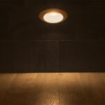 kelvo® STEPART KLV-101-0100 Φωτιστικό Σκαλοπατιού / Διαδρόμου LED 3W 375lm 45° AC 220-240V Αδιάβροχο IP65 Θερμό Λευκό 2700K – Lumileds SMD Chip & TÜV SÜD Driver – Λευκό Ματ – Μ26 x Π5.5 x Υ13cm – 5 Χρόνια Εγγύηση