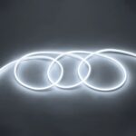 GLOBOSTAR® NEOVALE 70570 Ταινία Neon Flex LED 12W/m 1080lm/m 120° DC 220-240V Αδιάβροχο IP65 120 x SMD2835 Chip/m Ψυχρό Λευκό 6000K Dimmable – Sanan SMD Chip – Μ100 x Π0.8 x Υ1.6cm – 3 Χρόνια Εγγύηση