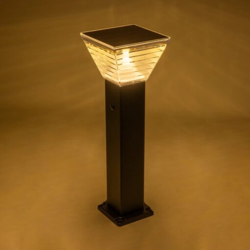 GLOBOSTAR® VEGGIE 90524 Φωτιστικό Κολωνάκι Κήπου LED 10W 500lm 120° με Ενσωματωμένο Φωτοβολταϊκό Panel 6V 2W & Επαναφορτιζόμενη Μπαταρία Li-ion 3.2V 6000mAh με Αισθητήρα Ημέρας-Νύχτας Αδιάβροχο IP65 All in One CCT 6000K-4500K – Sanan SMD Chip – Μαύρο – Μ19.5 x Π19.5 x Υ60cm – 2 Χρόνια Εγγύηση
