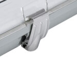 GLOBOSTAR® VIGAS 90615 Γραμμικό Βιομηχανικό Φωτιστικό Σκαφάκι Tri-Proof με Μεταλλικά Clips για 2 x Λάμπες T8 G13 150cm Τύπου Φθορίου LED Τροφοδοσίας Ενός Άκρου 120° AC 220-240V Αδιάβροχο IP65 – Γκρι με Διάφανο Κάλυμμα Πλαστικό PC – Μ156 x Π12 x Υ9cm